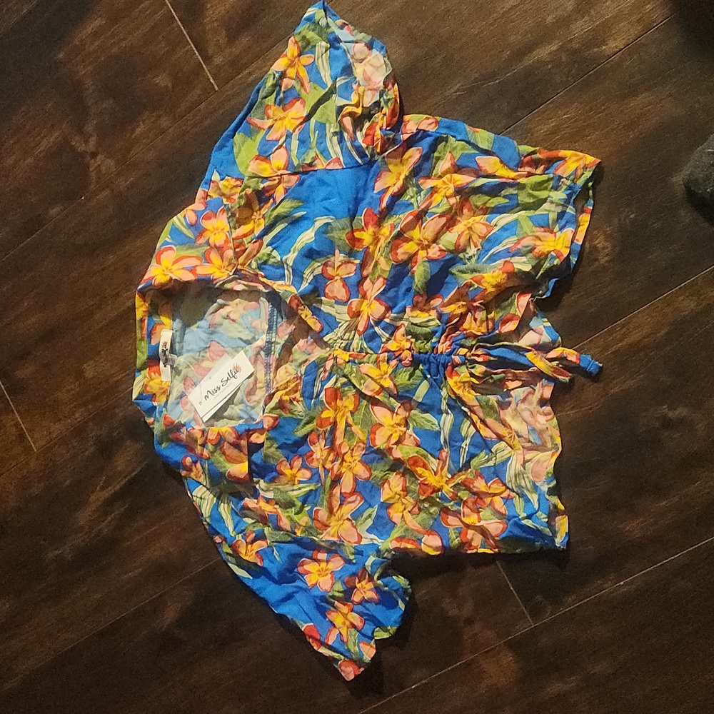nwt MISS SELFIE ruched drawstring crop top M v-neck Hawaiian floral SS shirt new